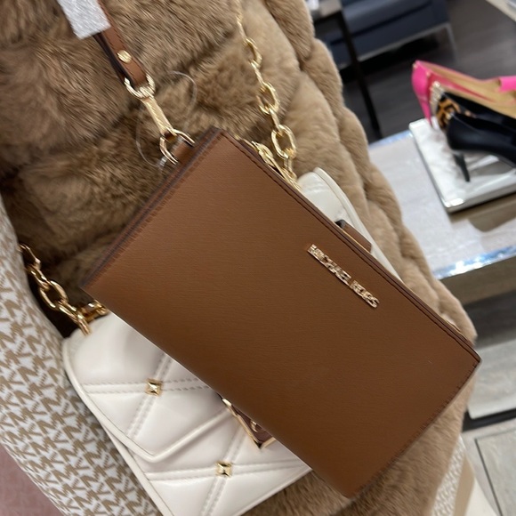 MICHAEL KORS LARGE DOUBLE ZIP WRISTLET WALLET PHONE CASE CLUTCH 
Luggage - Picture 4 of 16